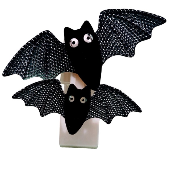 Bath and Body Works Wallflower Plug Halloween Bats Light Up Eyes - Picture 1 of 7